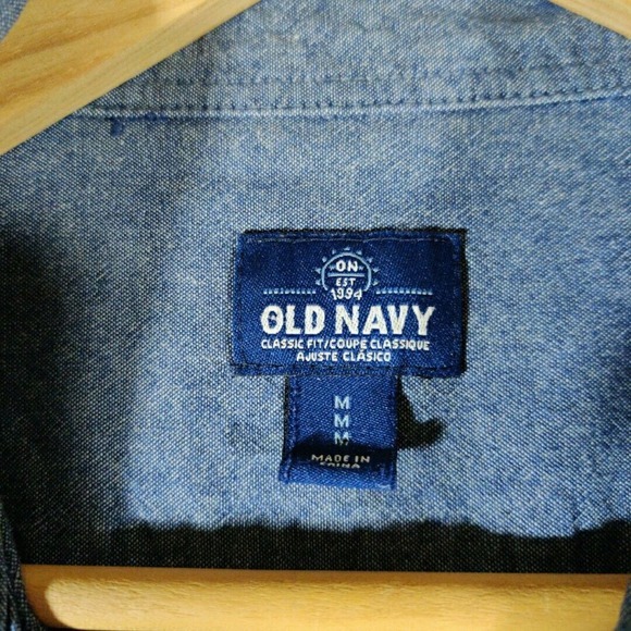 Old Navy Shirt Mens‎ Medium Blue Classic Fit Chambray Short Sleeve Button Up - Picture 2 of 7